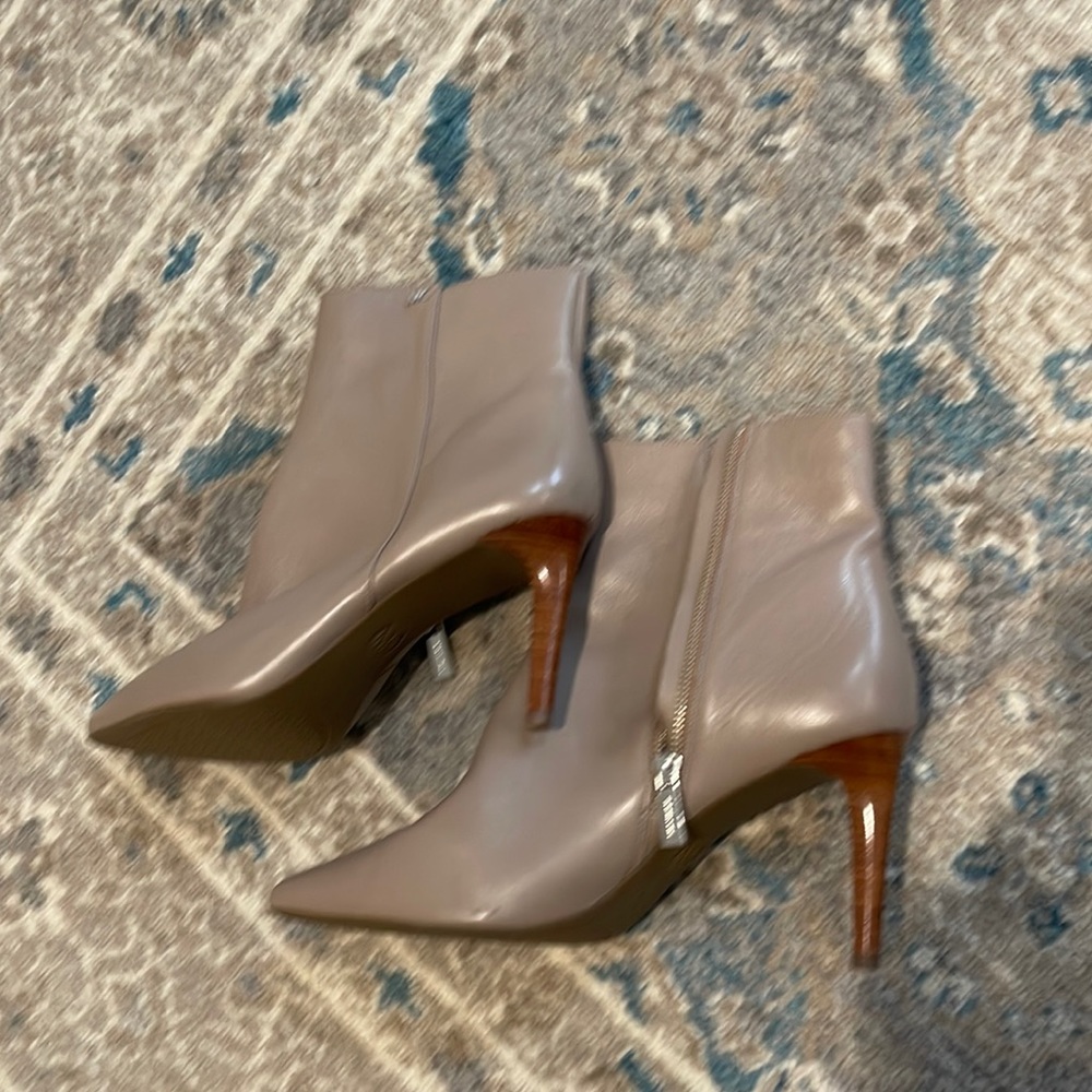 BNWOT Michael Kors heeled ankle boots